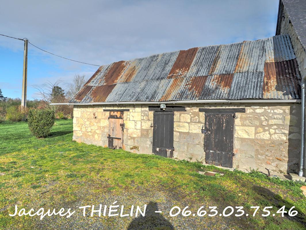 LONGUE-JUMELLES Maison en pierre à rénover au calme absolu 12