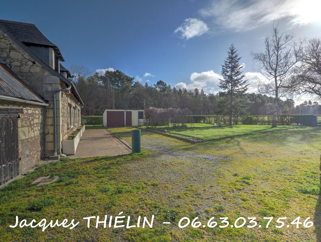 LONGUE-JUMELLES Maison en pierre à rénover au calme absolu 13