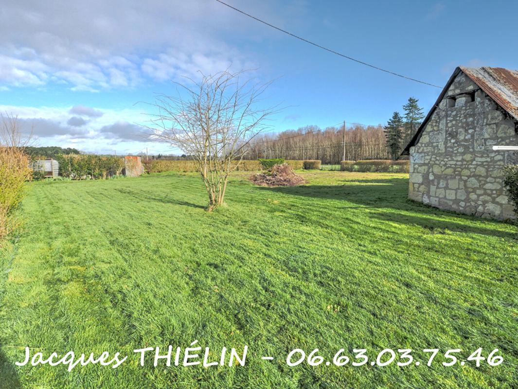 LONGUE-JUMELLES Maison en pierre à rénover au calme absolu 15