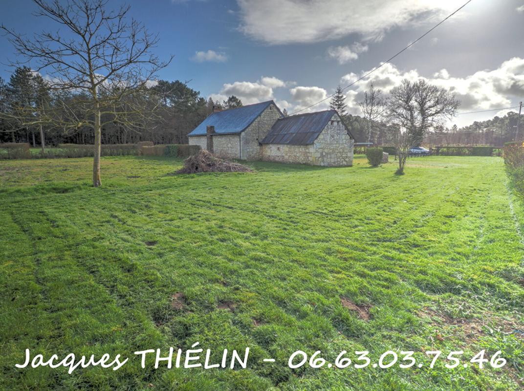 LONGUE-JUMELLES Maison en pierre à rénover au calme absolu 16