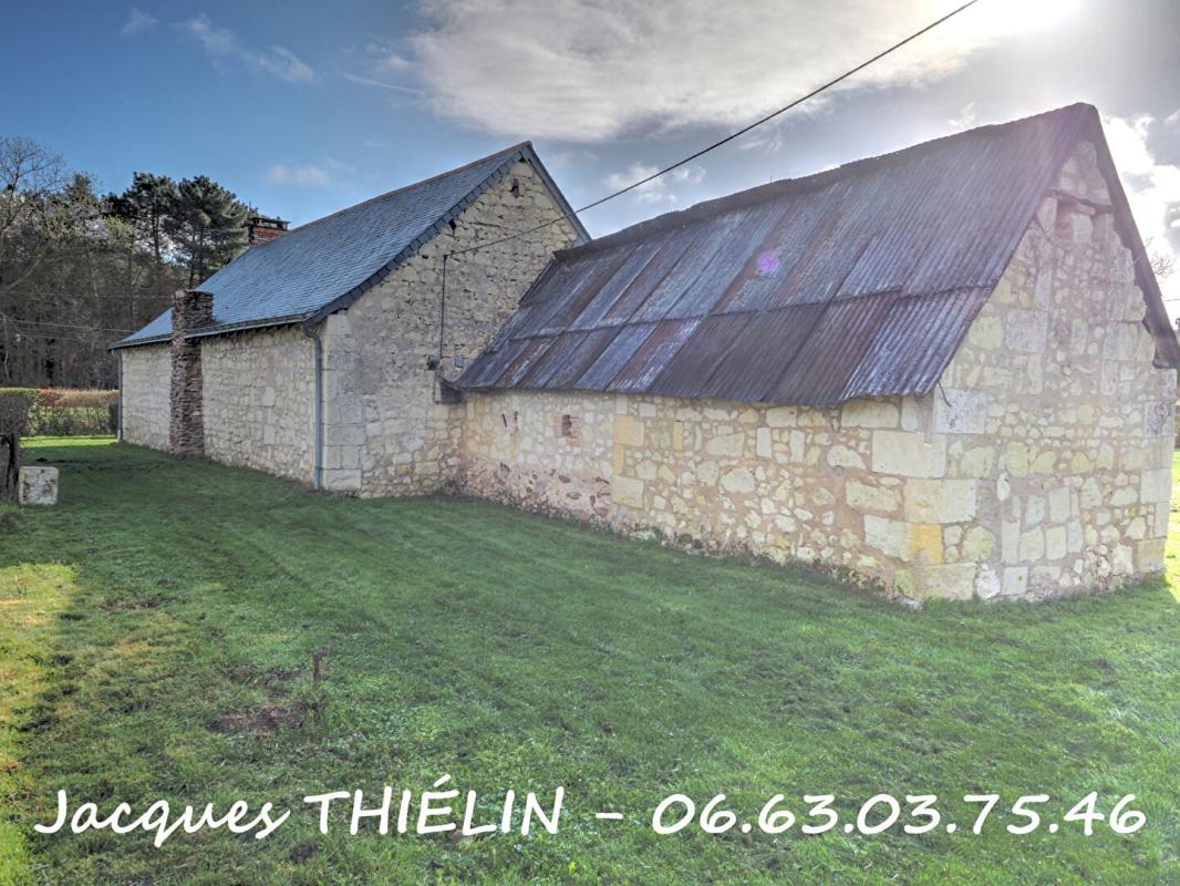 LONGUE-JUMELLES Maison en pierre à rénover au calme absolu 17