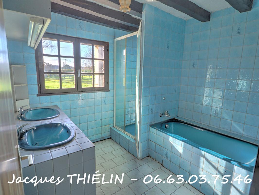 LONGUE-JUMELLES Maison en pierre à rénover au calme absolu 5