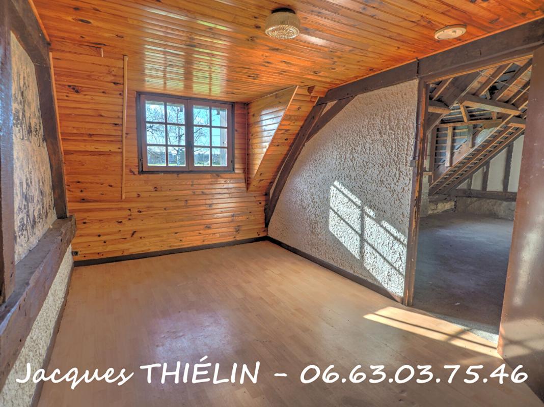 LONGUE-JUMELLES Maison en pierre à rénover au calme absolu 6