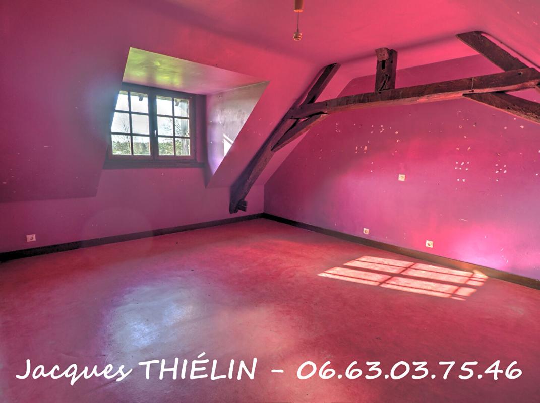 LONGUE-JUMELLES Maison en pierre à rénover au calme absolu 7