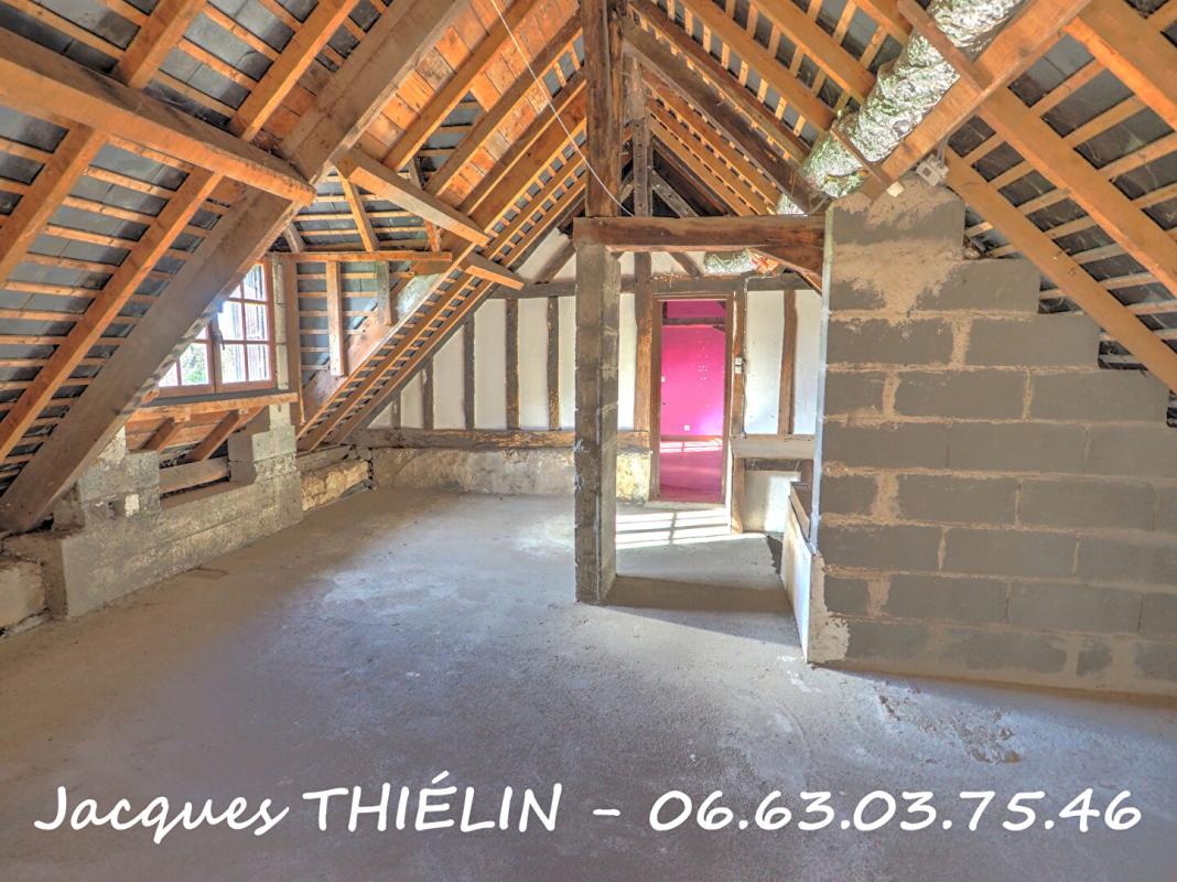 LONGUE-JUMELLES Maison en pierre à rénover au calme absolu 8