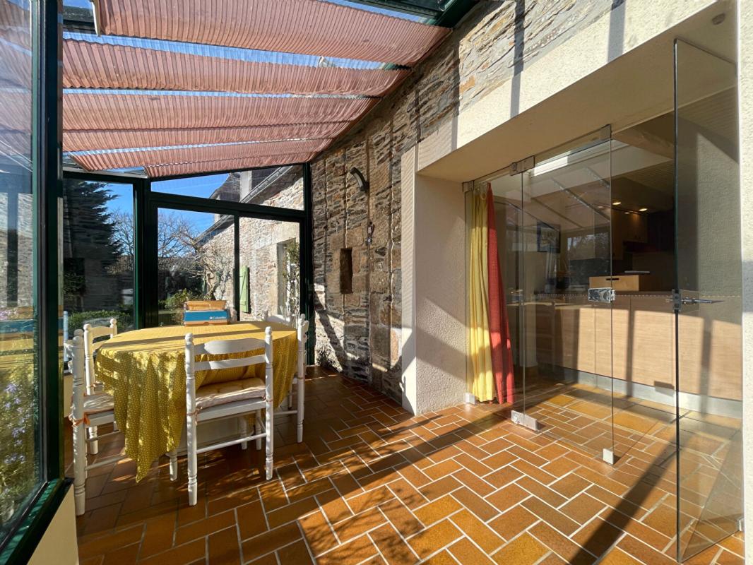 EDERN Ensemble de 2 longères 6 chambres 10