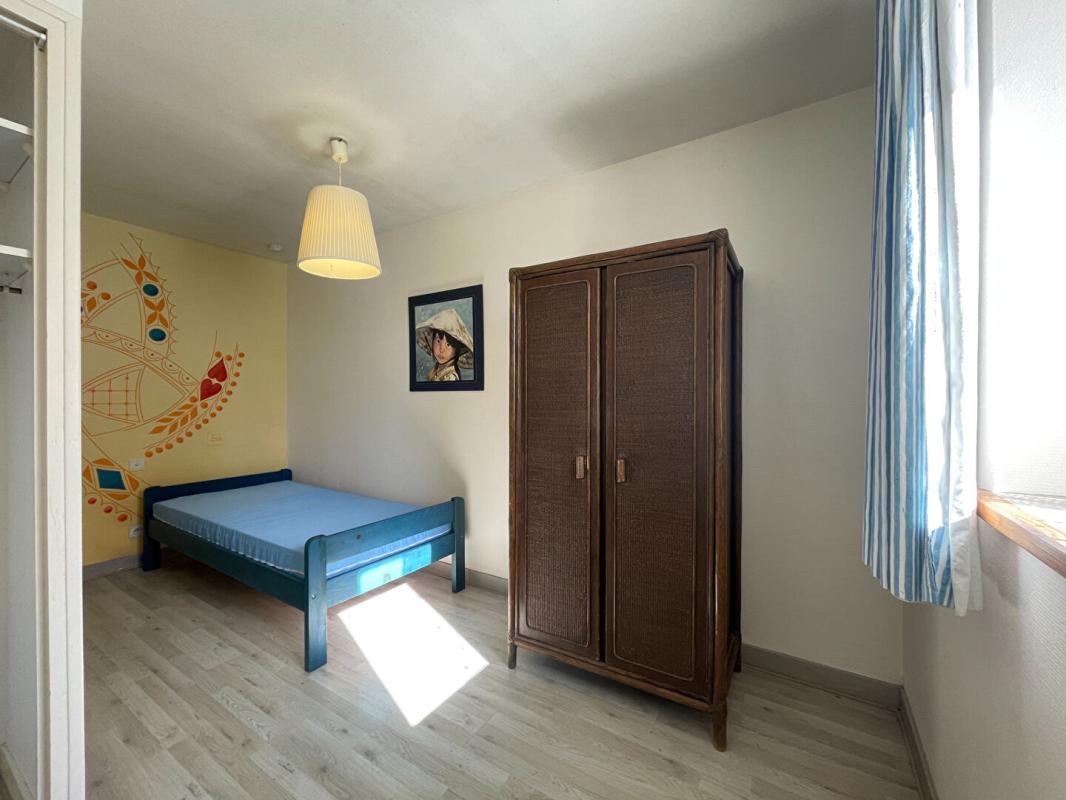 EDERN Ensemble de 2 longères 6 chambres 12