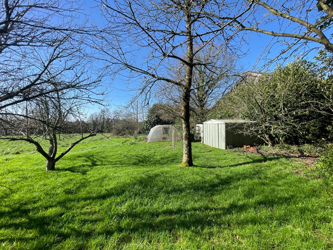 EDERN Ensemble de 2 longères 6 chambres 17