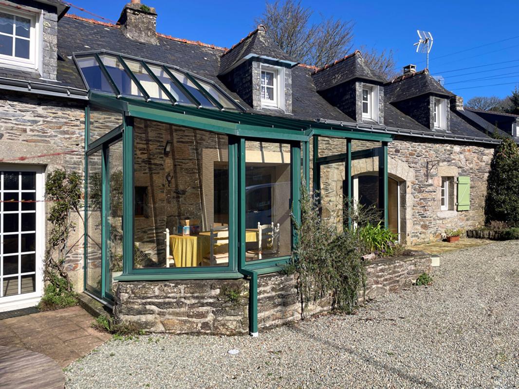 EDERN Ensemble de 2 longères 6 chambres 18