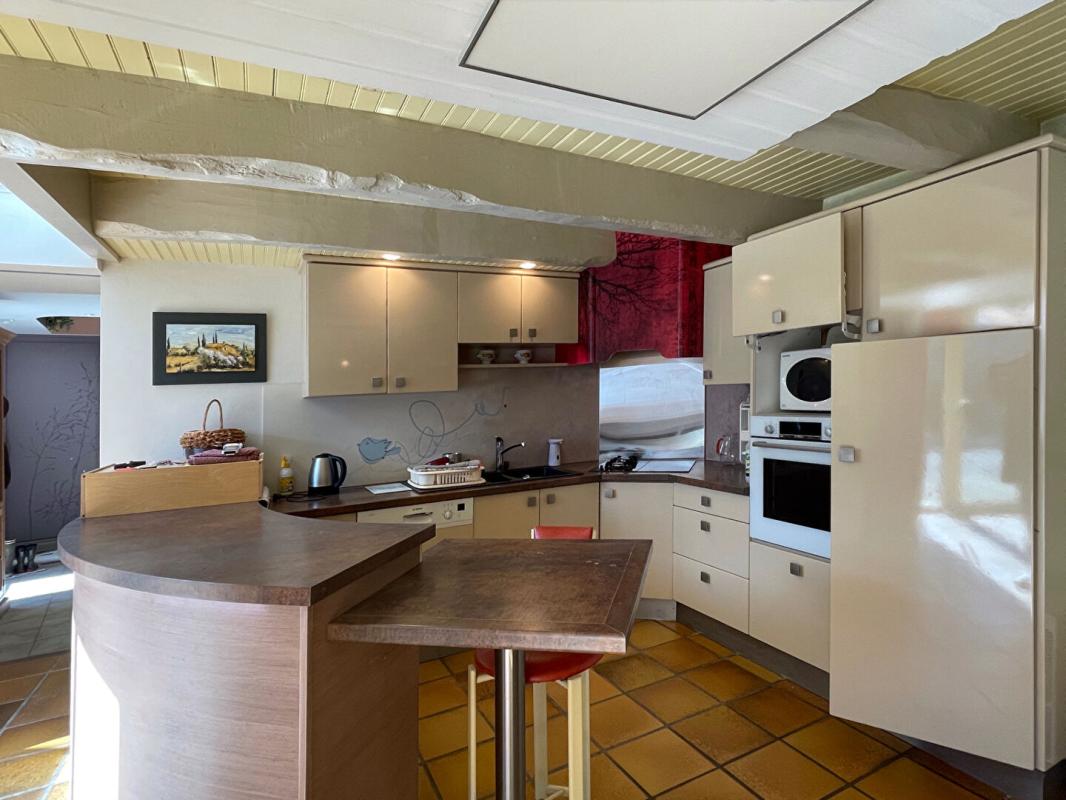 EDERN Ensemble de 2 longères 6 chambres 7