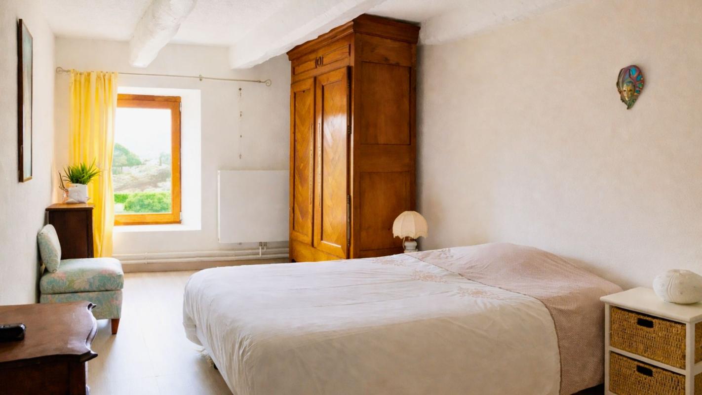 BOURSEUL Longère en pierre rénovée de 265 m² habitables 11