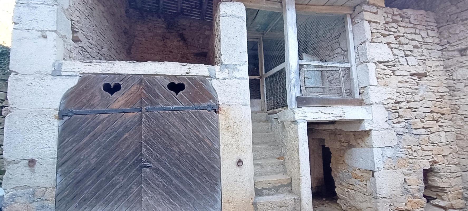 AMBLEON Longère en pierre avec dépendances  À 1h15 de Genève, 55 min de Lyon 5