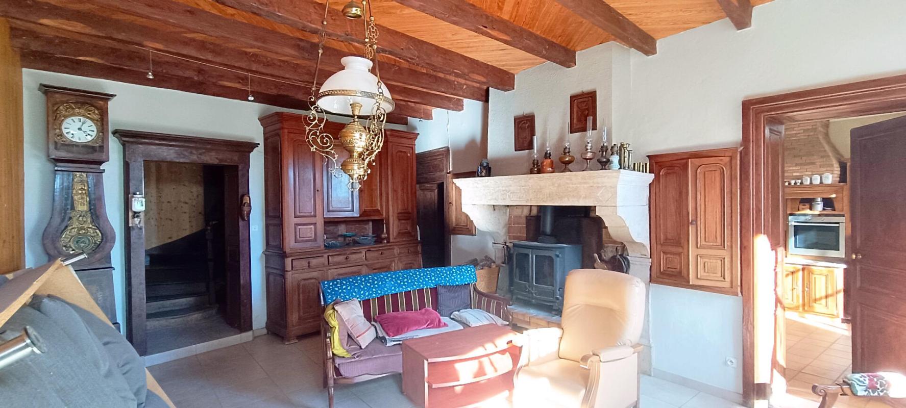 AMBLEON Longère en pierre avec dépendances  À 1h15 de Genève, 55 min de Lyon 7