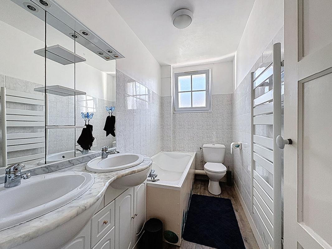 SAINT-MAXIMIN MAISON MITOYENNE - 80M² - 3 CHAMBRES DONT 1 SUITE PARENTALE - 3 PLACES VL - JARDIN - 60740 SAINT MAXIMIN 7