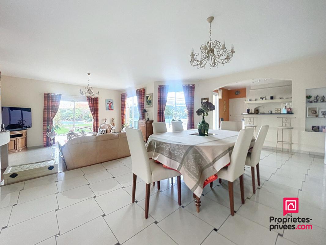 BONNETABLE Secteur Bonnétable, villa contemporaine de 230 m2 avec piscine 3