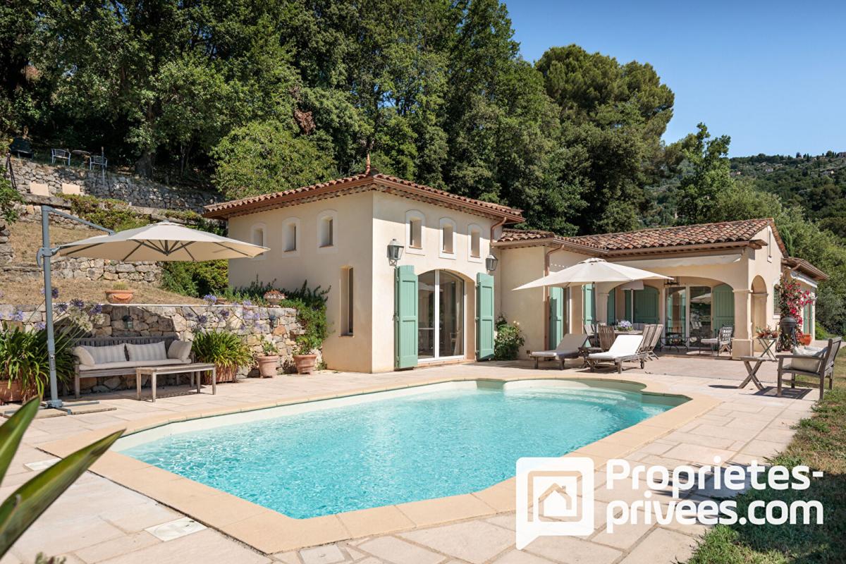 PEYMEINADE Villa de plain-pied avec grand garage au calme et vue dégagée 1