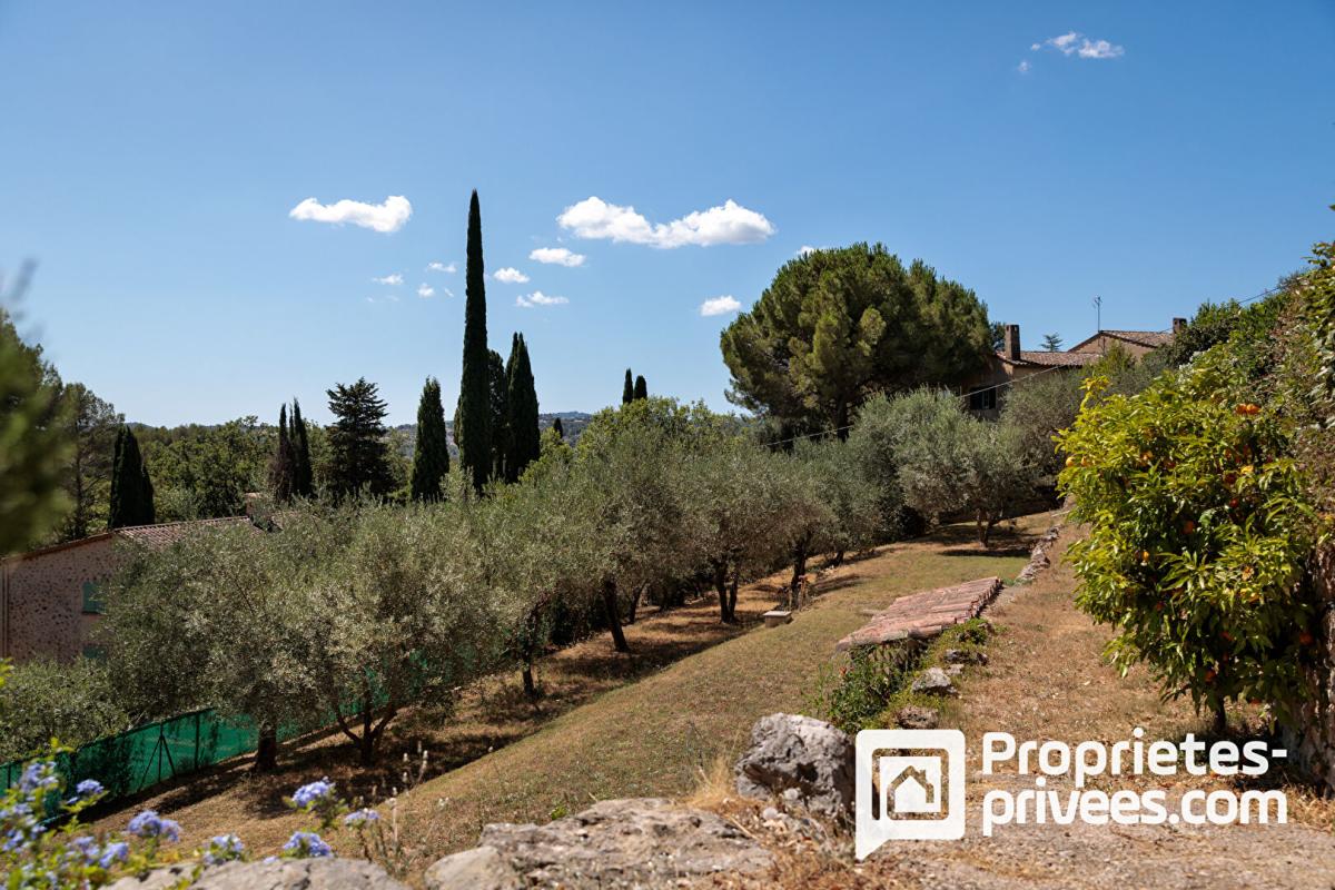 PEYMEINADE Villa de plain-pied avec grand garage au calme et vue dégagée 15