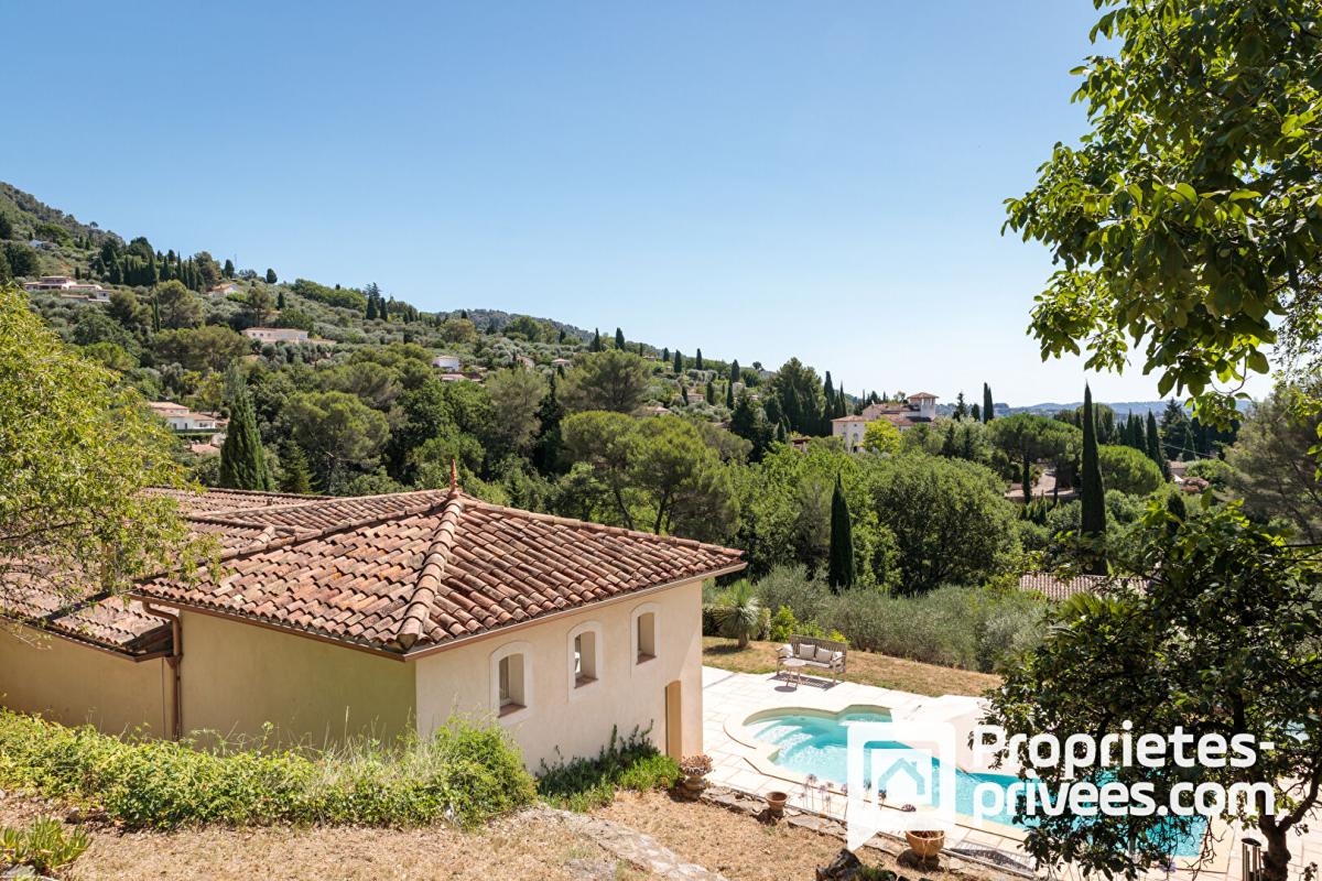 PEYMEINADE Villa de plain-pied avec grand garage au calme et vue dégagée 2