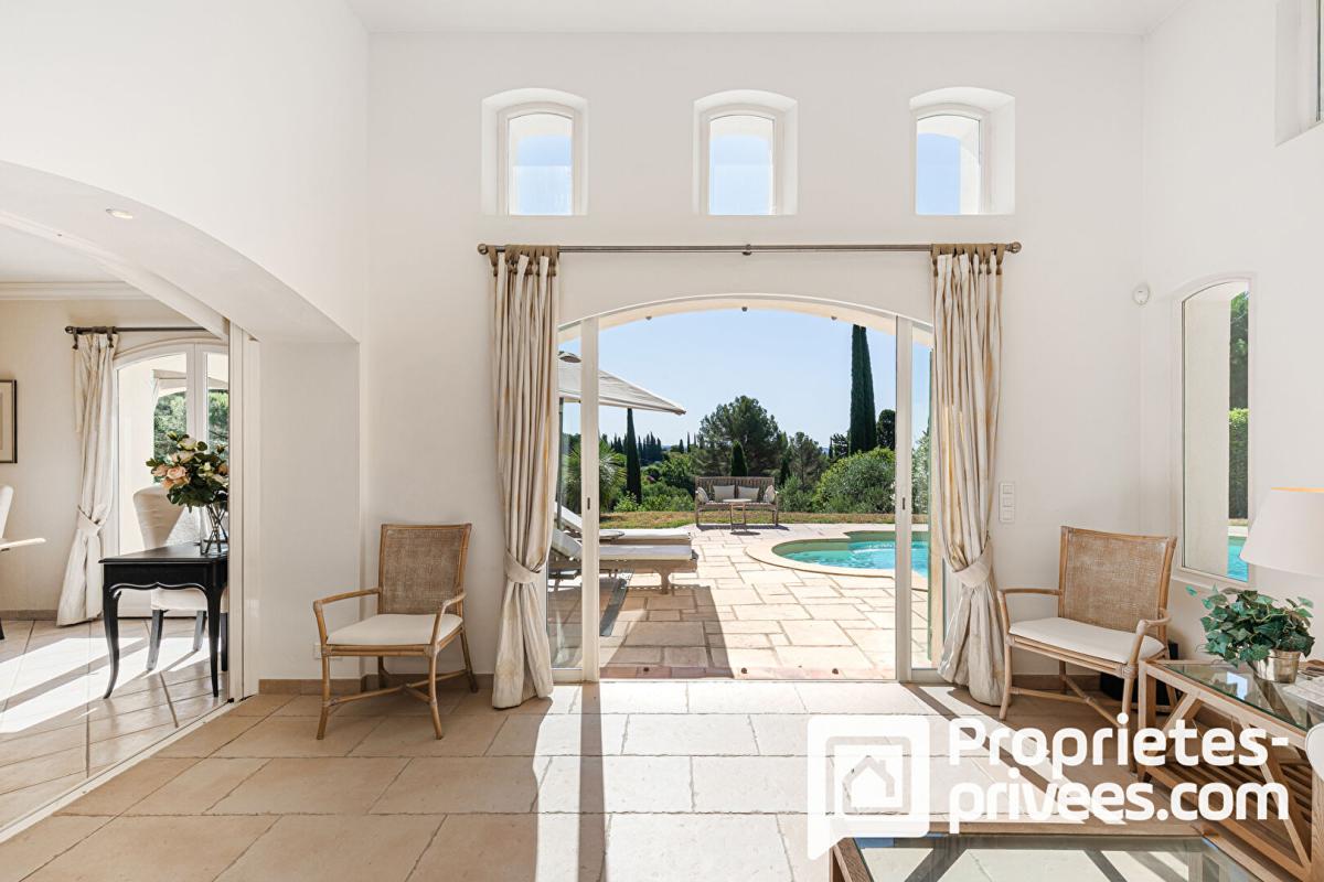 PEYMEINADE Villa de plain-pied avec grand garage au calme et vue dégagée 3