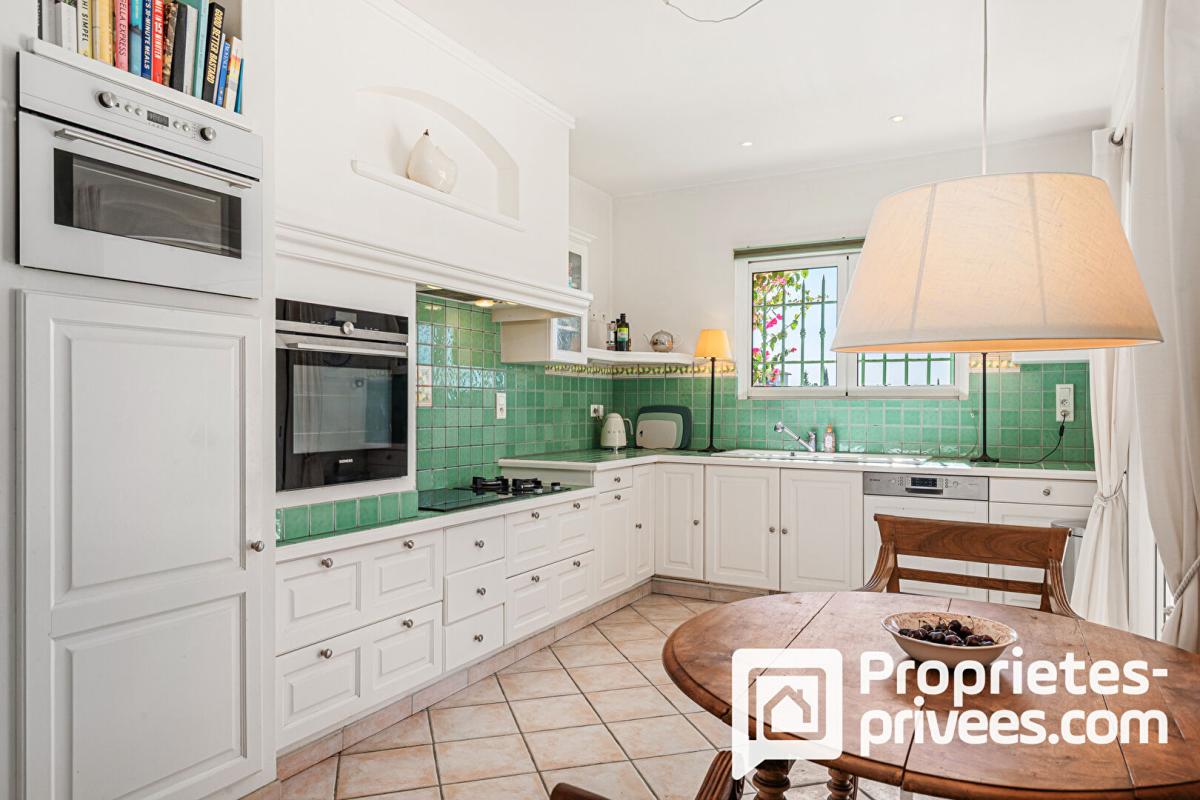 PEYMEINADE Villa de plain-pied avec grand garage au calme et vue dégagée 5