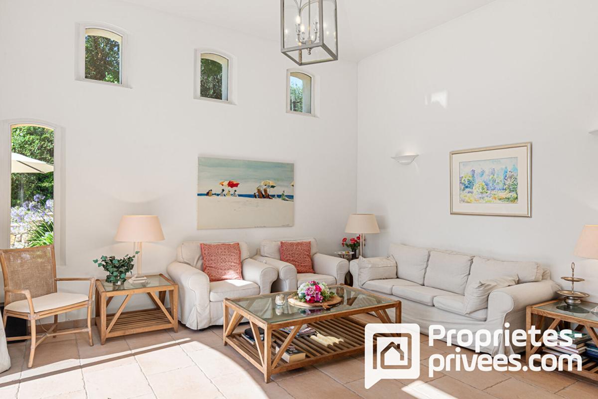 PEYMEINADE Villa de plain-pied avec grand garage au calme et vue dégagée 9