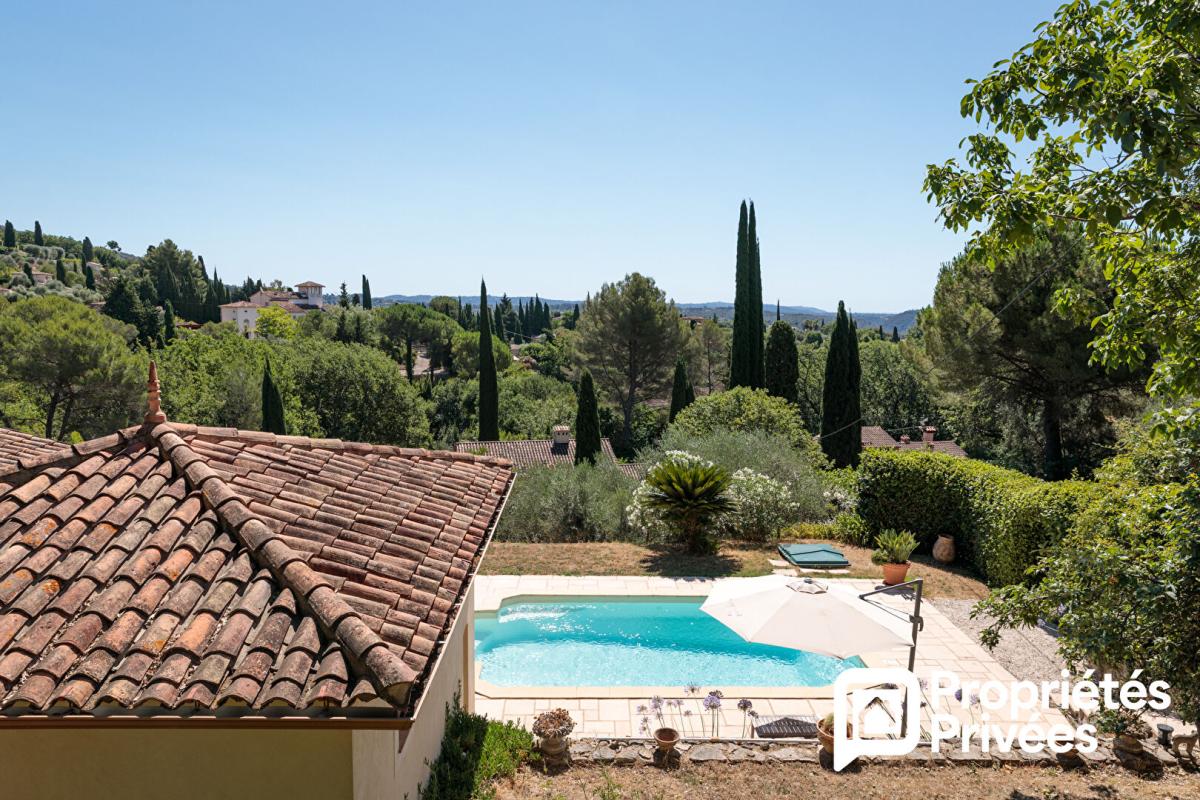 PEYMEINADE Villa de plain-pied avec grand garage et piscine au calme et vue dégagée 3
