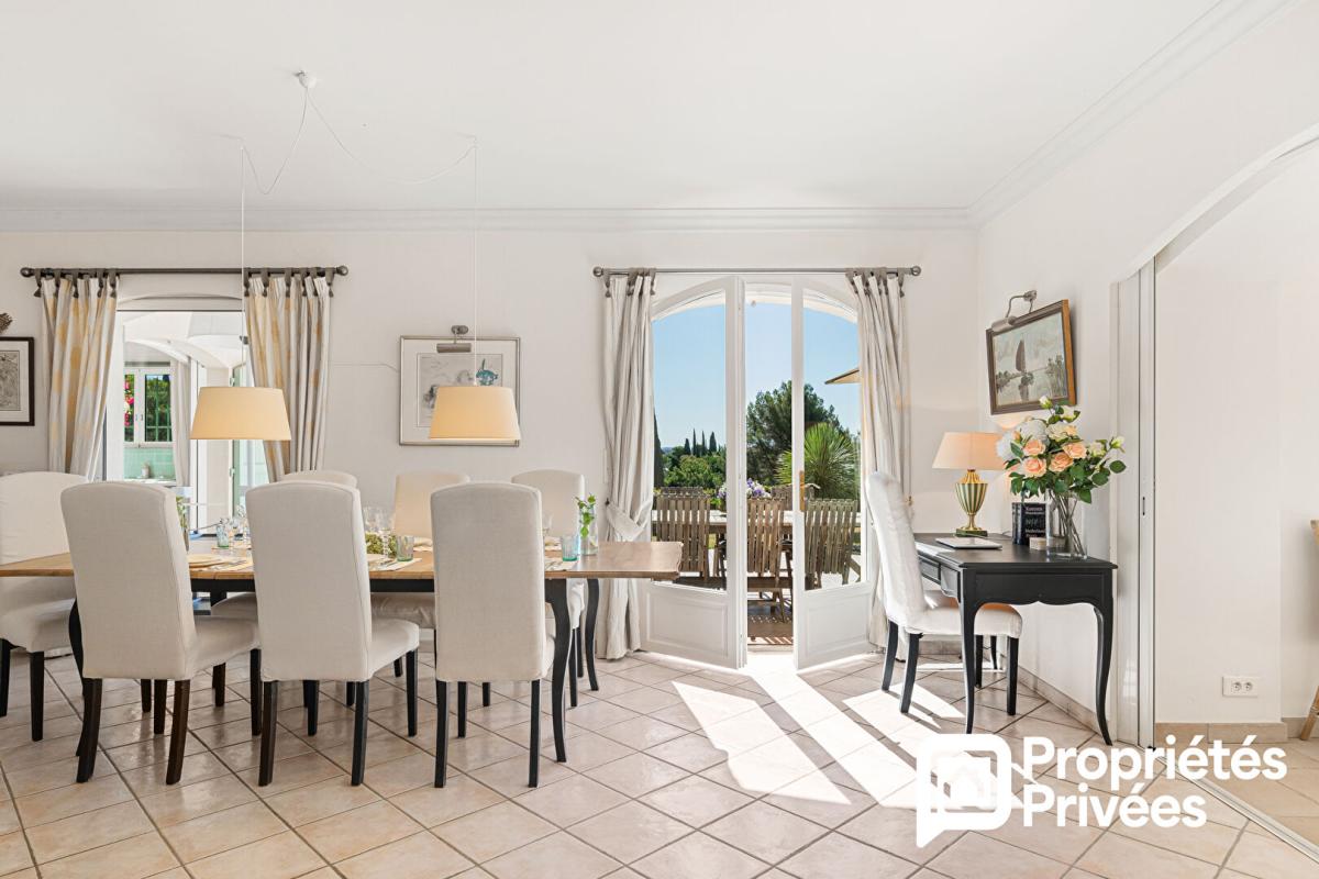 PEYMEINADE Villa de plain-pied avec grand garage et piscine au calme et vue dégagée 4