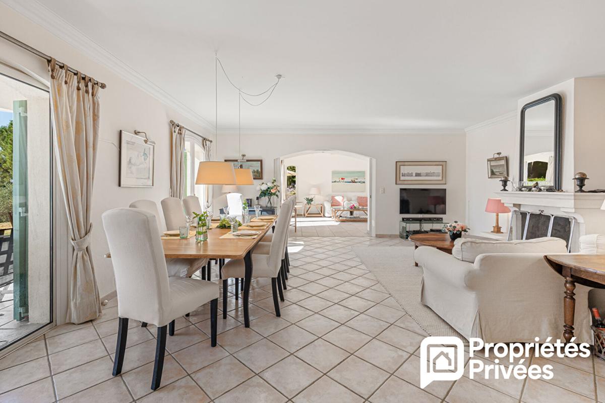 PEYMEINADE Villa de plain-pied avec grand garage et piscine au calme et vue dégagée 6