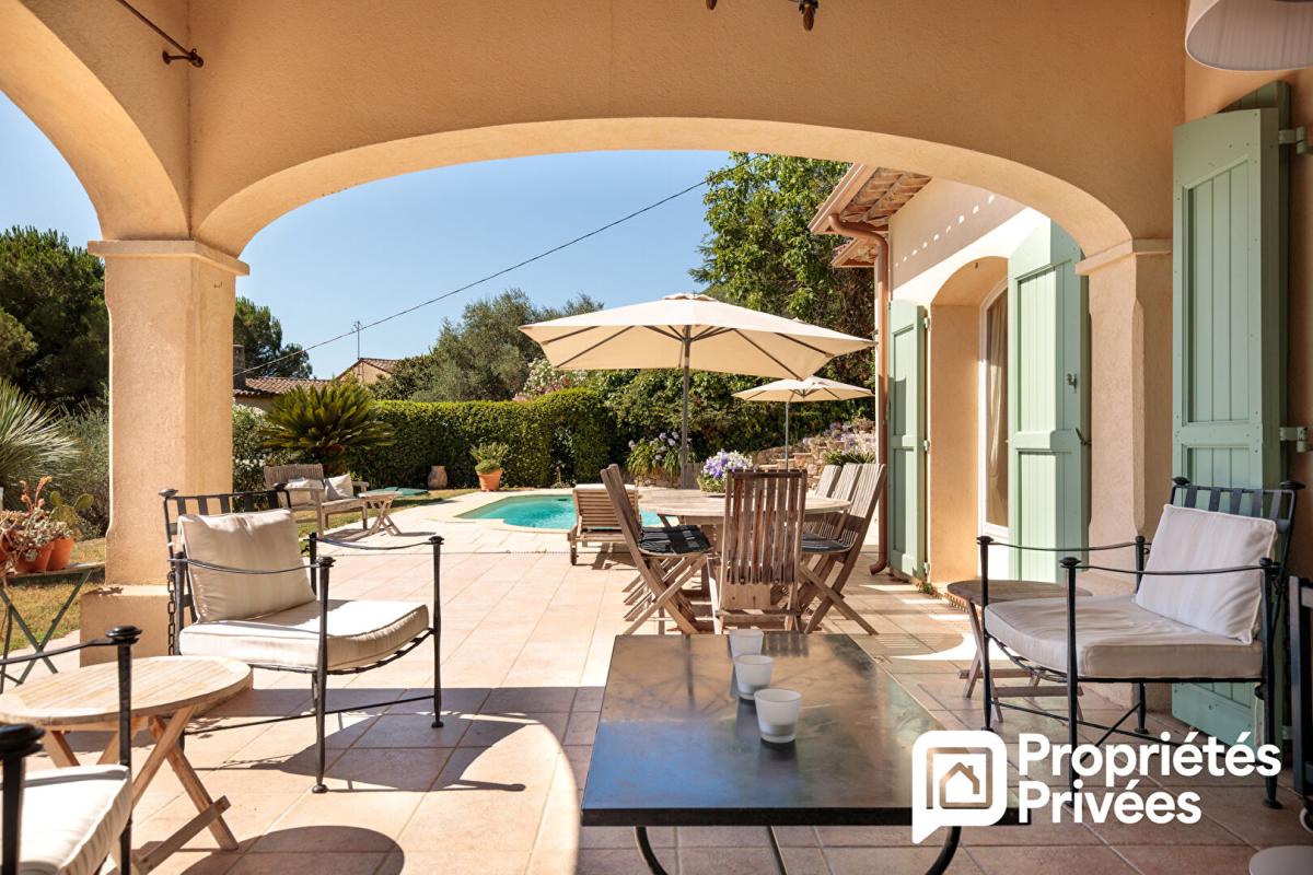 PEYMEINADE Villa de plain-pied avec grand garage et piscine au calme et vue dégagée 9