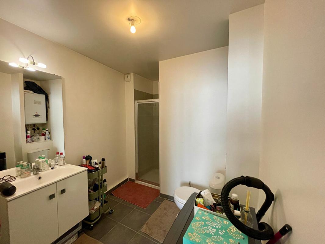 TOULON Belle Opportunité ? T1 récent avec extérieur et parking - Toulon (83000) 3