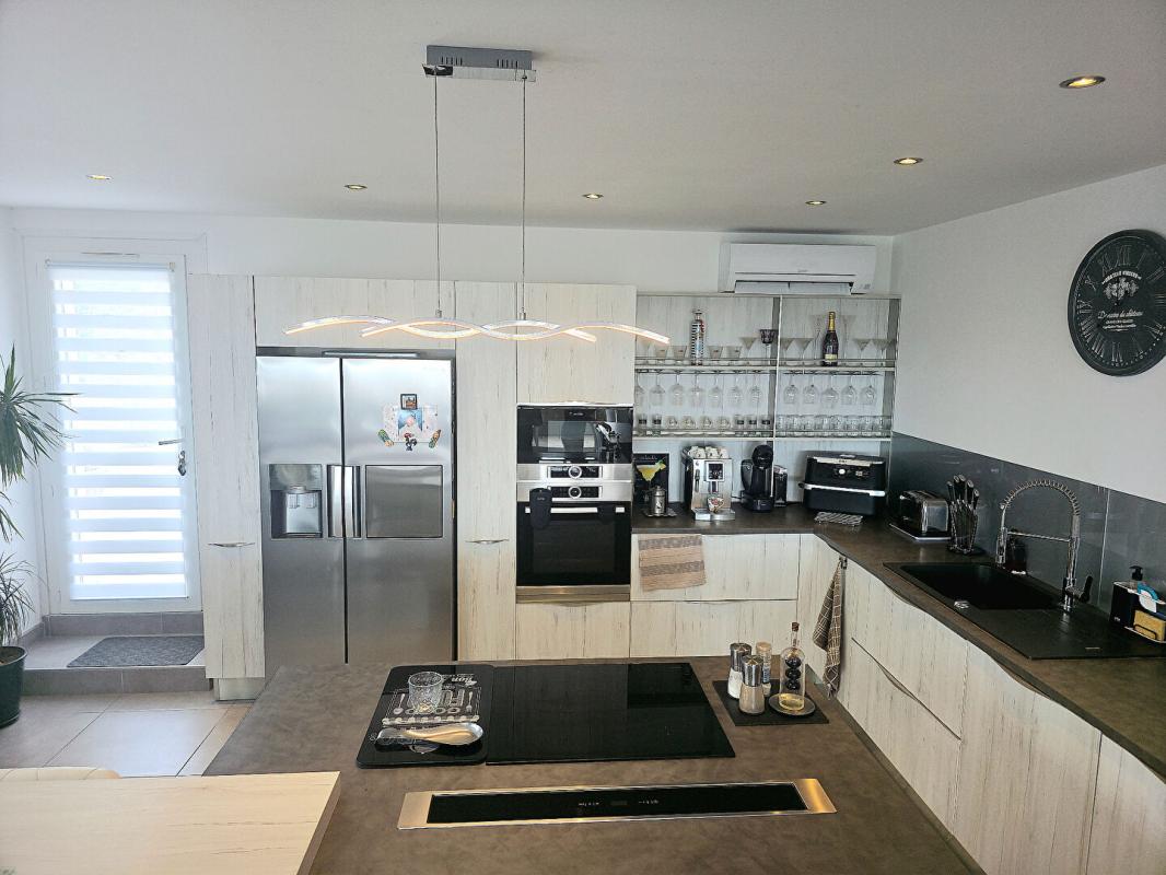 LA SEYNE-SUR-MER Propriété d'Exception avec Vue Mer Panoramique ? 262 m² de Prestige à La Seyne-sur-Mer 2