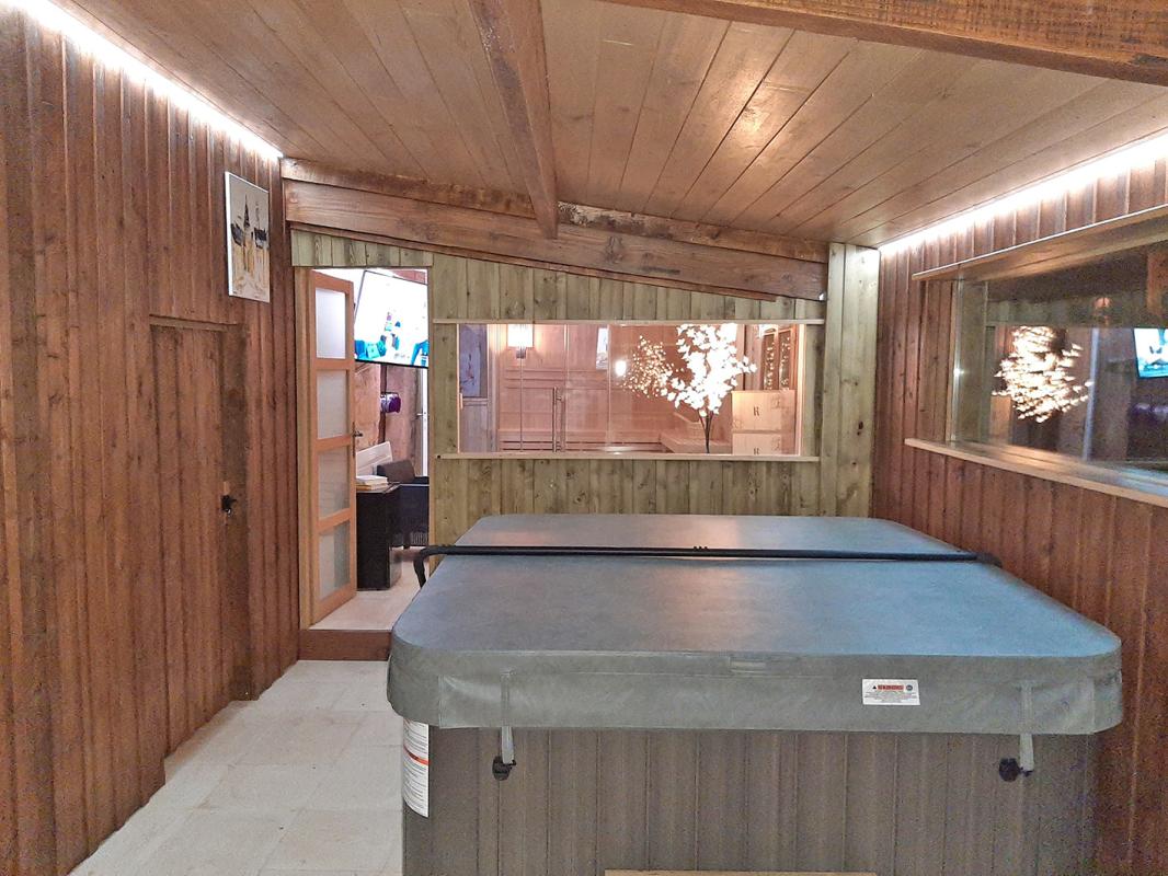 SALIGNAC-EYVIGUES Maison Salignac Eyvignes 12 pièce(s) 103 m2 6