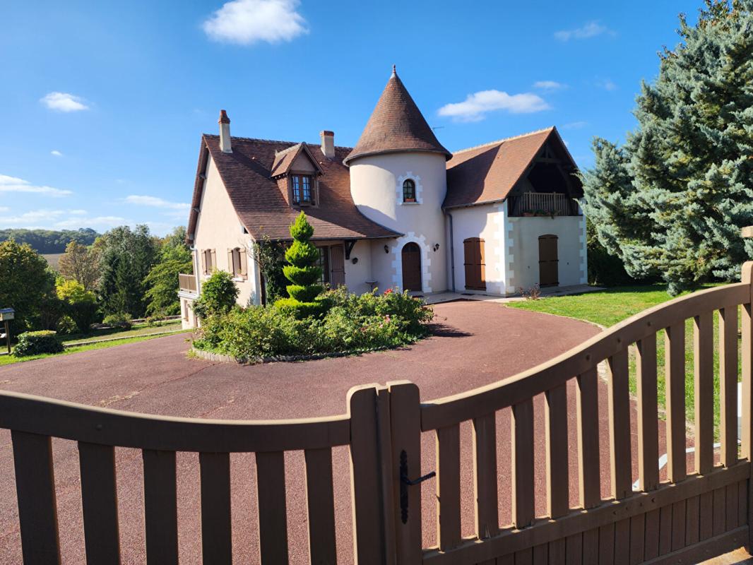CHAMBOURG-SUR-INDRE Maison Chambourg Sur Indre 7 pièce(s) 210 m2 1