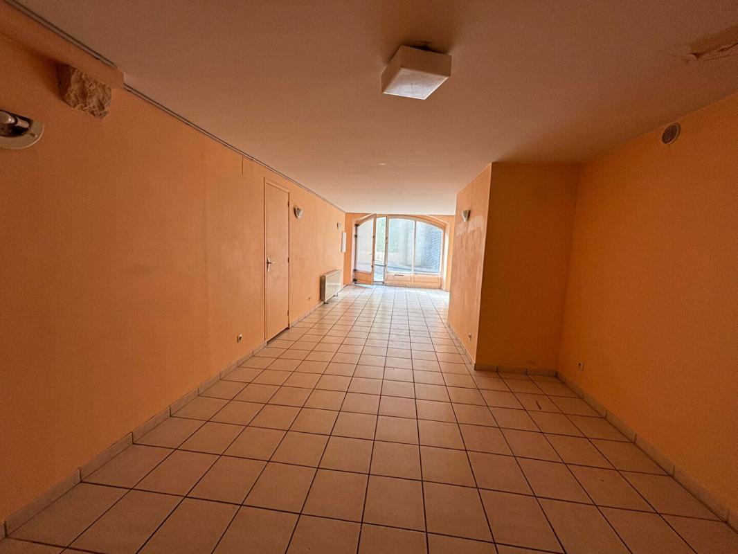 NEVERS Appartement atypique 44 m² + cave voûtée 24 m² ? Nevers, proche Porte du Croux 3