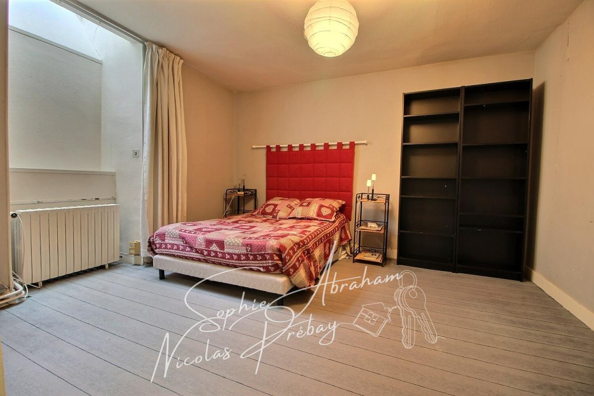 MEREVILLE Charme et volumes : magnifique maison en pierre au coeur de Méréville 13