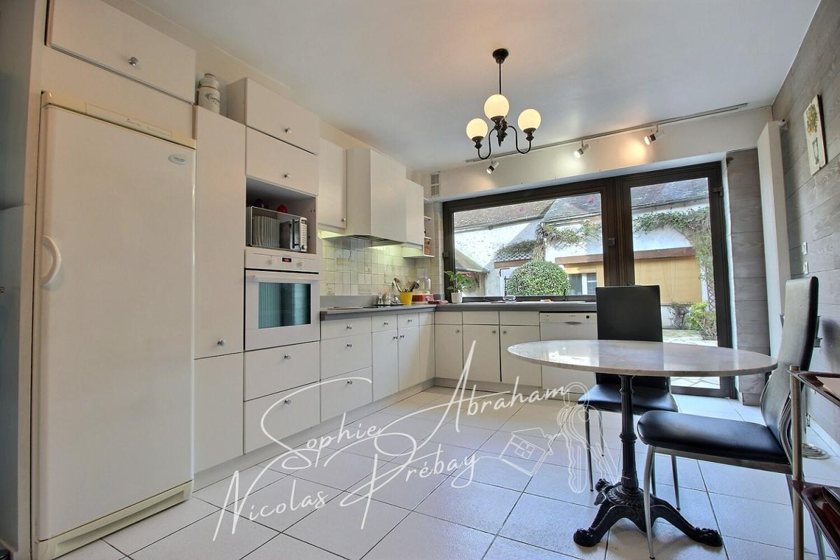 MEREVILLE Charme et volumes : magnifique maison en pierre au coeur de Méréville 3