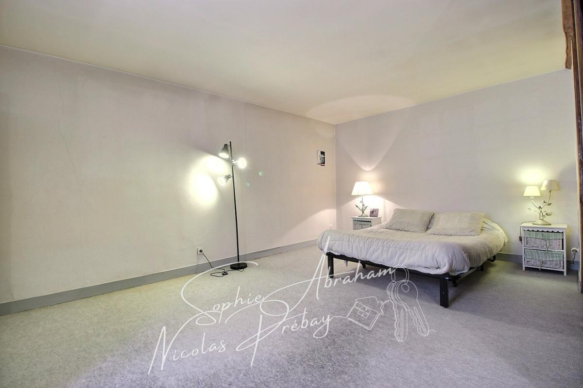 MEREVILLE Charme et volumes : magnifique maison en pierre au coeur de Méréville 8