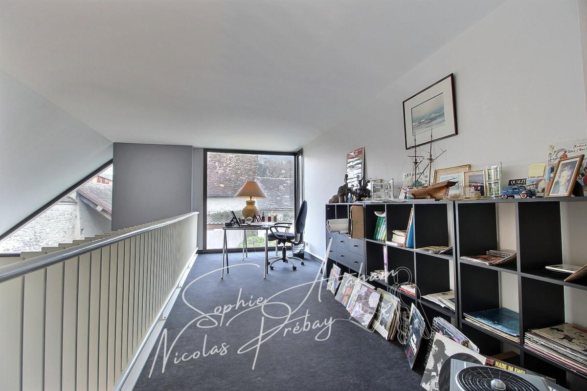 MEREVILLE Charme et volumes : magnifique maison en pierre au coeur de Méréville 9