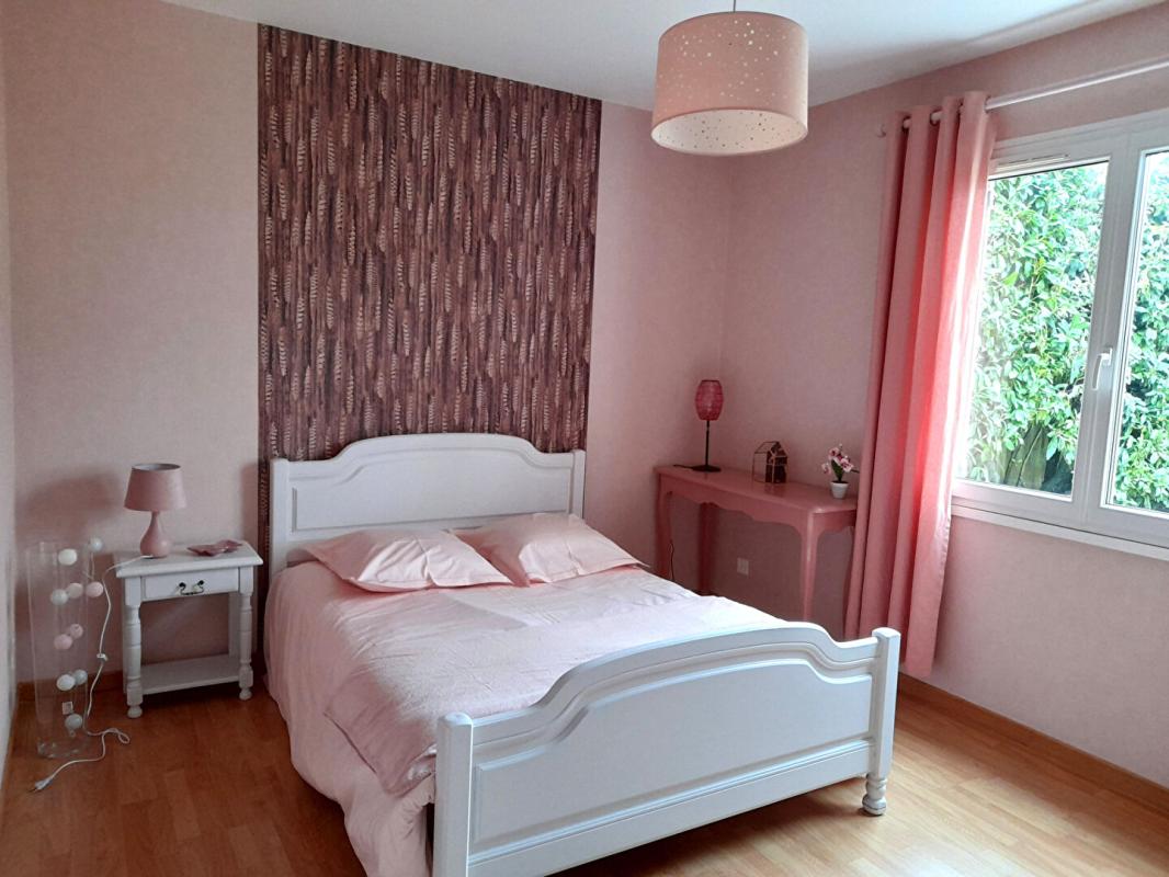 GIFFAUMONT-CHAMPAUBERT Superbe Maison de Village, Villa ou Propriété de Charme de 239 m² Entièrement Rénovée, avec sa Piscine chauffée, Poolhouse, Garage, Terrain de Pétanque, Dépendances et Terrain Clos et Arboré de 2874 m² 11