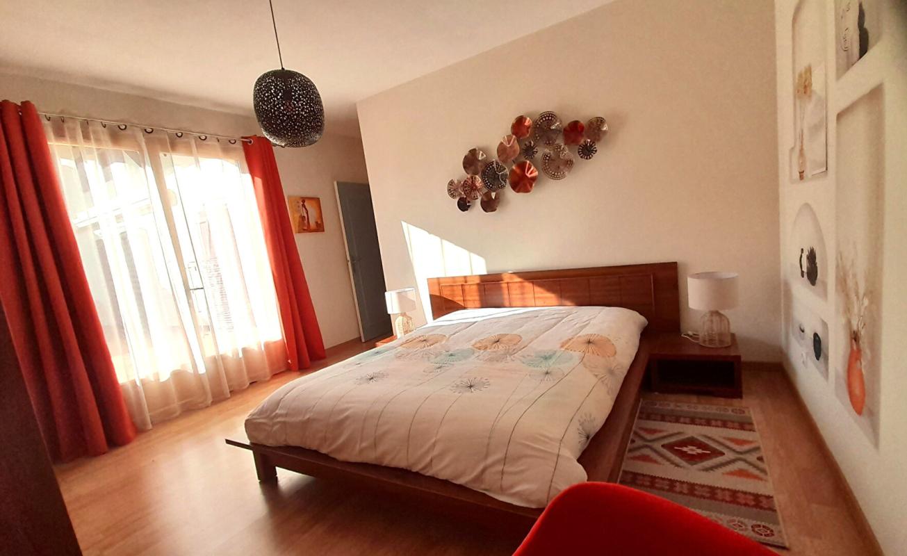 GIFFAUMONT-CHAMPAUBERT Superbe Maison de Village, Villa ou Propriété de Charme de 239 m² Entièrement Rénovée, avec sa Piscine chauffée, Poolhouse, Garage, Terrain de Pétanque, Dépendances et Terrain Clos et Arboré de 2874 m² 12