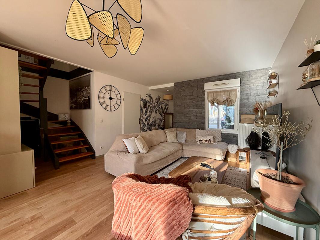 SAINTE-GENEVIEVE-DES-BOIS Maison Sainte Genevieve Des Bois 5 pièces 80 m2 6