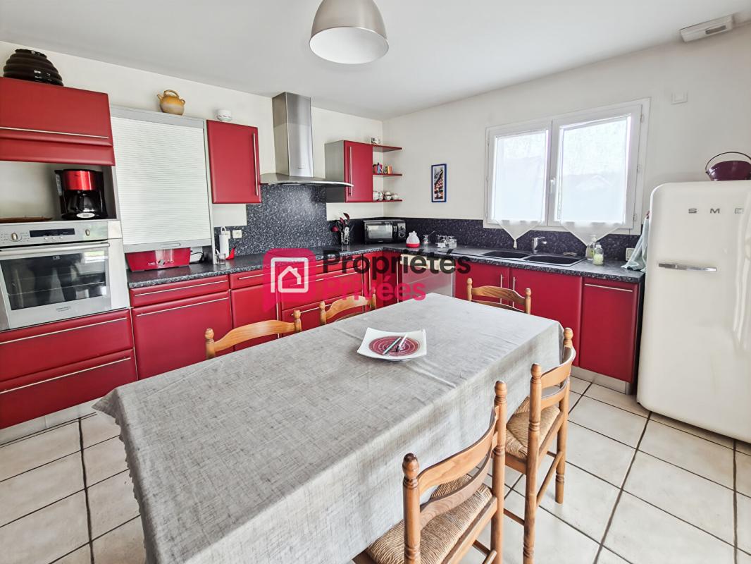 BAZAS Maison de plain-pied 140 m² ,6 pièces, garage, dépendance et jardin 11
