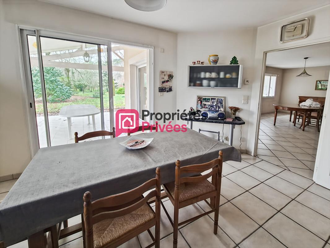 BAZAS Maison de plain-pied 140 m² ,6 pièces, garage, dépendance et jardin 12