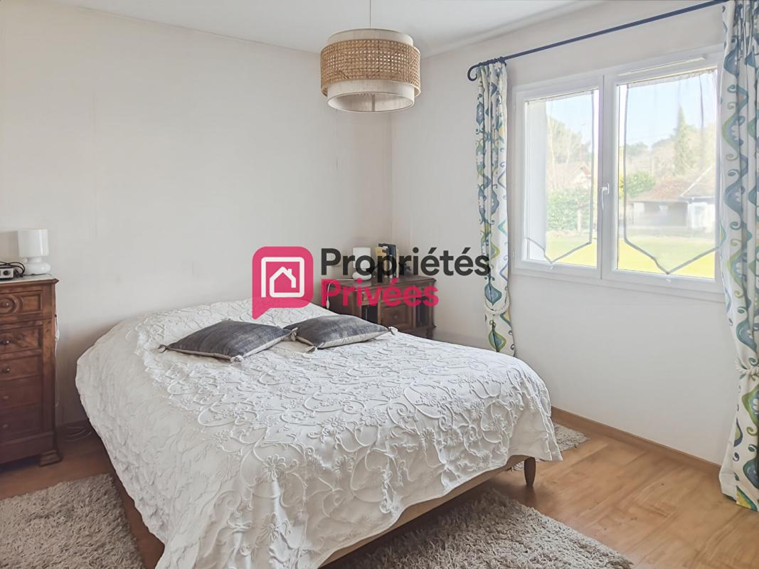 BAZAS Maison de plain-pied 140 m² ,6 pièces, garage, dépendance et jardin 15