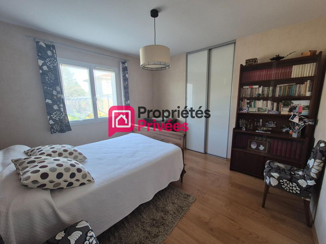 BAZAS Maison de plain-pied 140 m² ,6 pièces, garage, dépendance et jardin 16