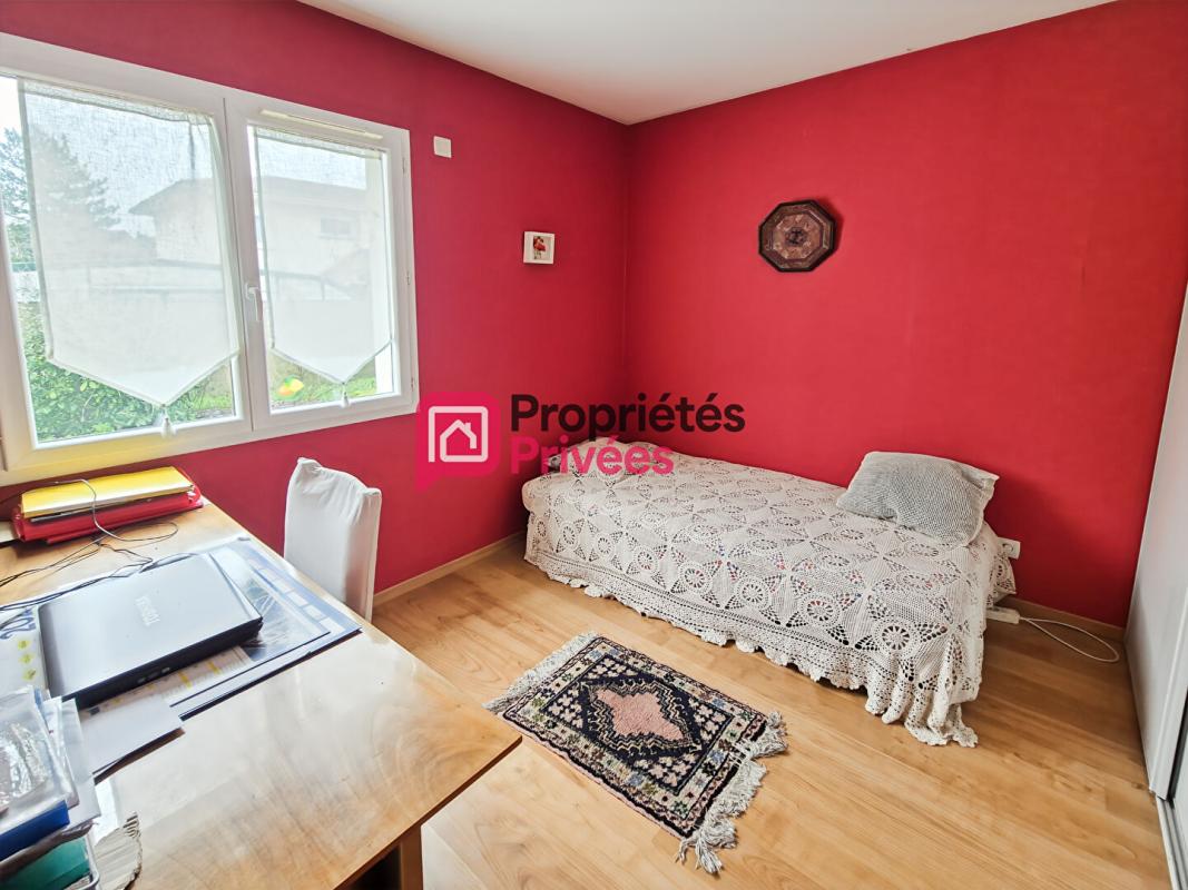 BAZAS Maison de plain-pied 140 m² ,6 pièces, garage, dépendance et jardin 17