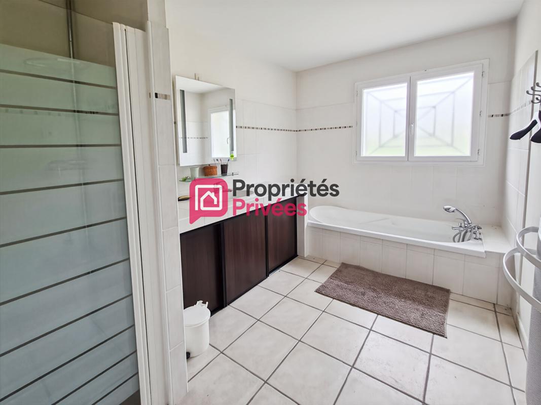 BAZAS Maison de plain-pied 140 m² ,6 pièces, garage, dépendance et jardin 18