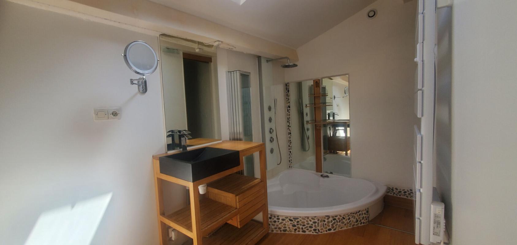 LABLACHERE Maison de caractère avec piscine 15