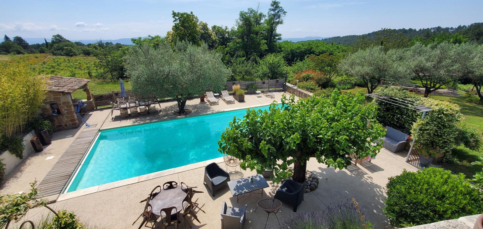 PAYZAC MAS PROVENÇAL DU XVIIIe, VUE ALPES ET MONT VENTOUX. CINQ CHAMBRES, IMMENSE SALON, GRANDE PISCINE, SIX TERRASSES. OPPORTUNITÉ UNIQUE À SAISIR 13