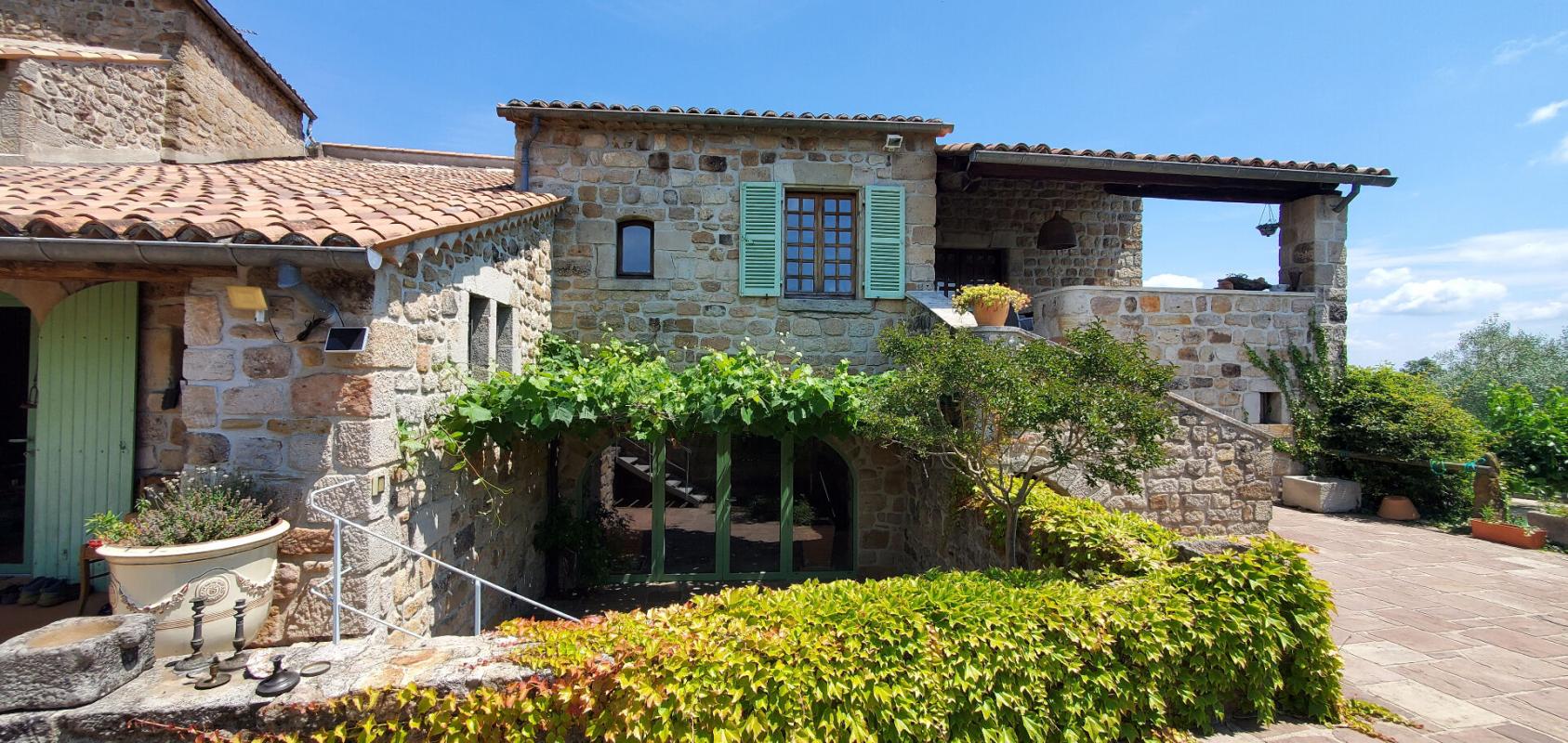 PAYZAC MAS PROVENÇAL DU XVIIIe, VUE ALPES ET MONT VENTOUX. CINQ CHAMBRES, IMMENSE SALON, GRANDE PISCINE, SIX TERRASSES. OPPORTUNITÉ UNIQUE À SAISIR 14